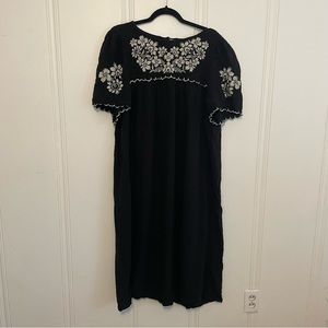 XL Black Old Navy Embroidered Dress